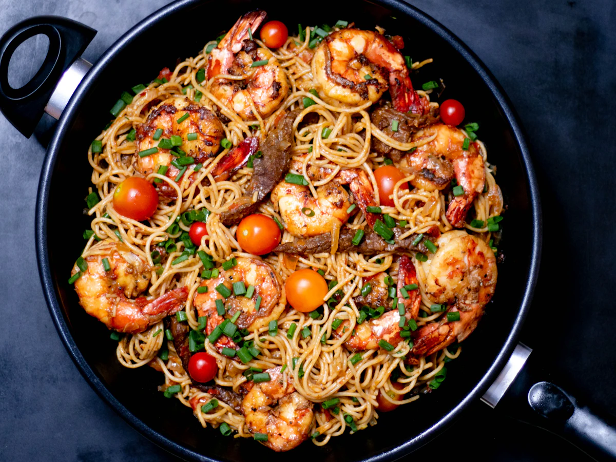 Гострий wok з креветкою
